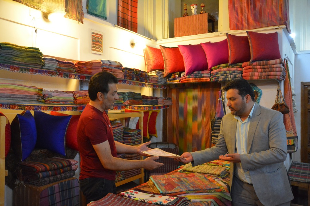تجلیل از هنرمندان صنایع دستی 