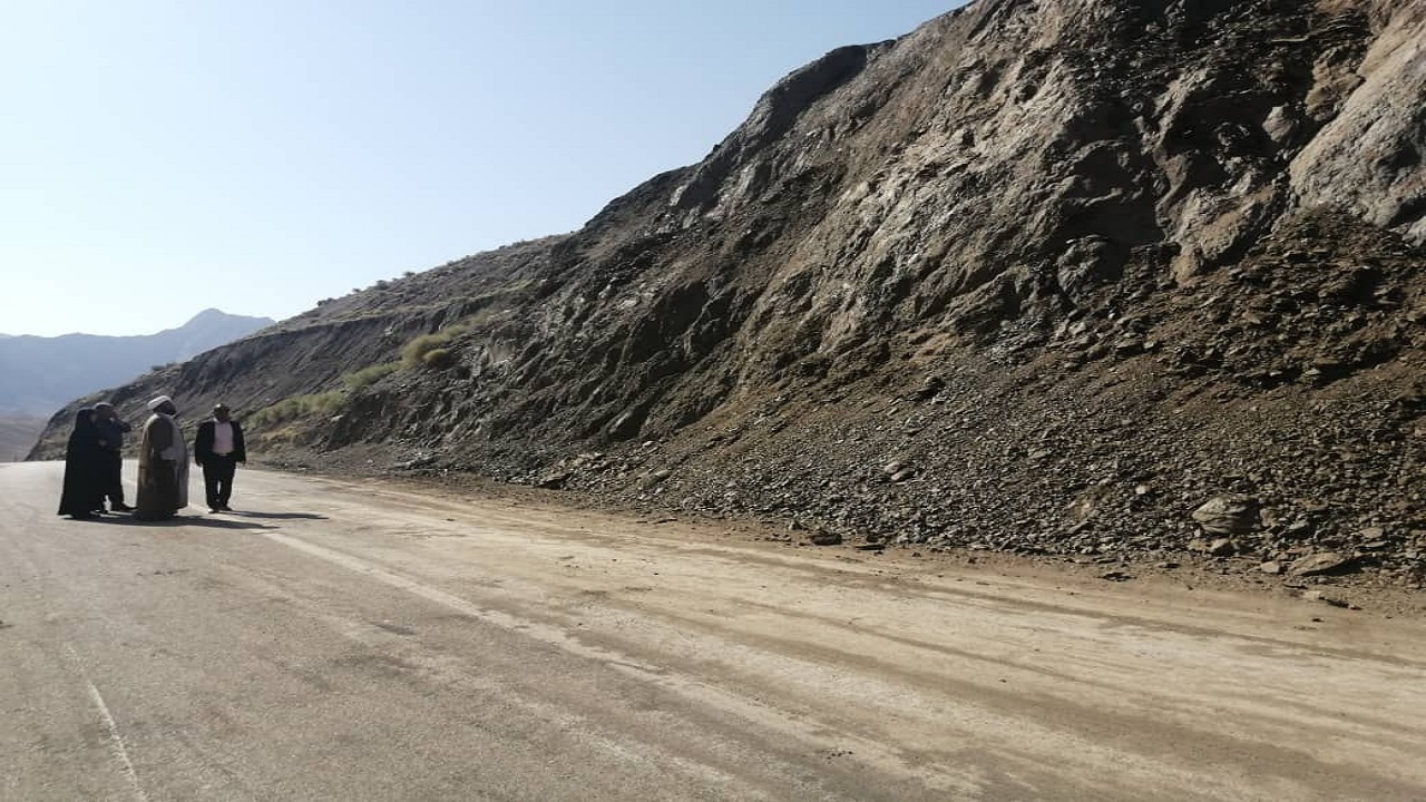  برگزاری شورای ترافیک برای ریزش جاده خرو در طبس