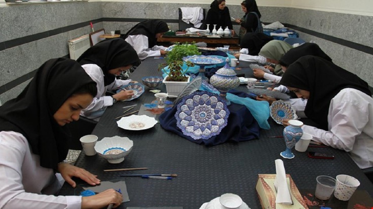 ۴۰۰ پروانه فعالیت کارگاهی در سمنان تمدید شد