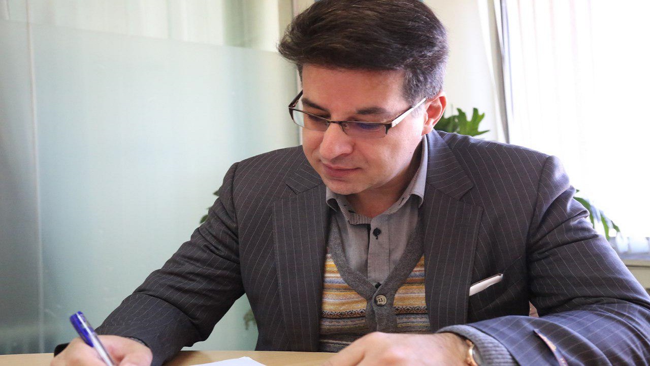 بزرگترین عامل انتقال بیماری کرونا شرکت مردم در تجمعات است