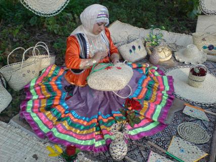 پرداخت تسهیلات مشاغل خانگی به هنرمندان صنایع‌دستی