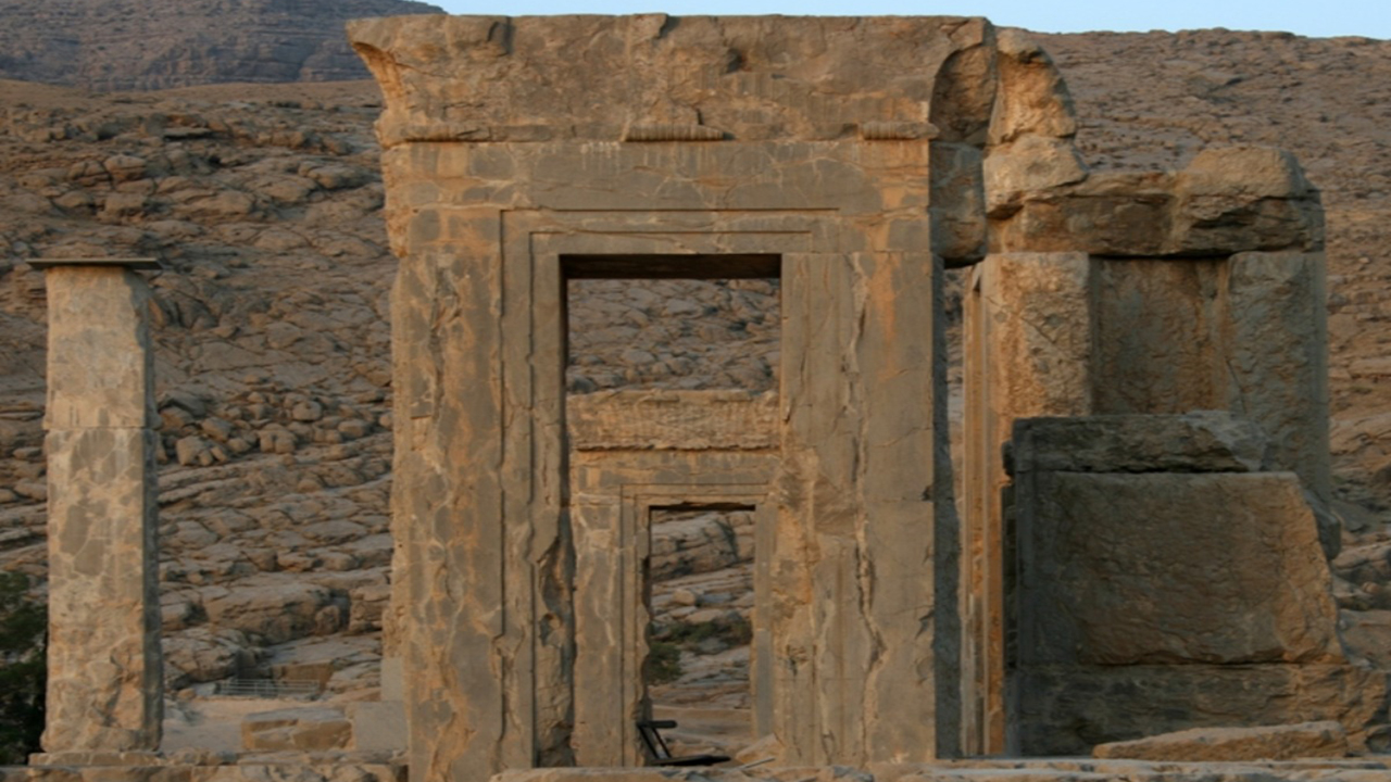 آغاز مرمت کاخ هدیش در مجموعه جهانی تخت جمشید
