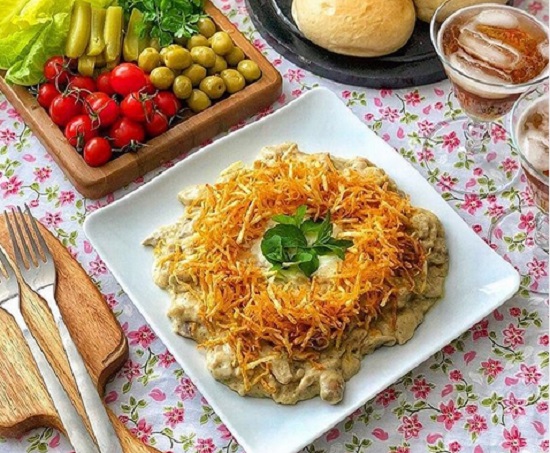 آموزش آشپزی؛ از آش ۴۰ گیاه و خلال پلو تا بستنی عسل و لیمو ترش با کیک باقلوا + تصاویر