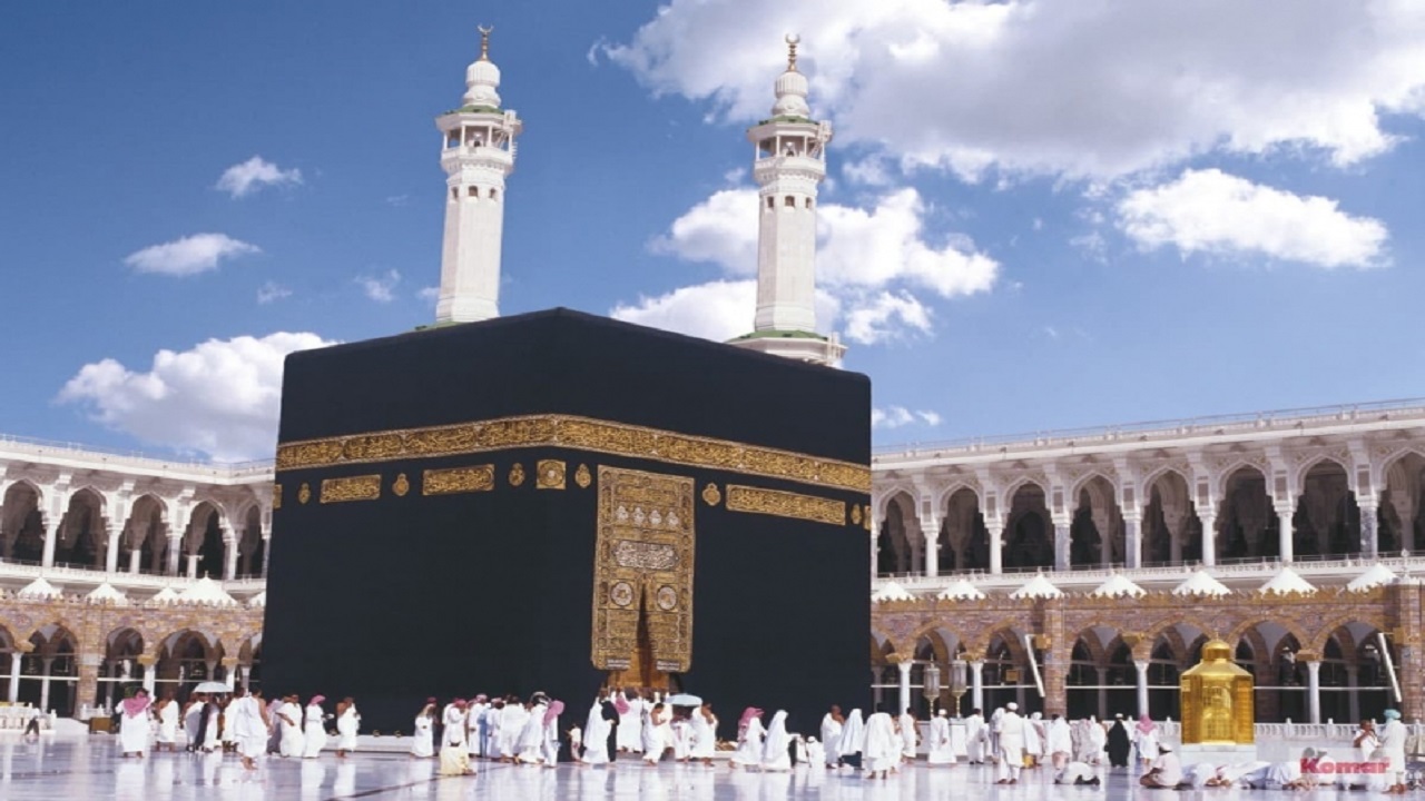 چگونه کعبه با وجود بت‌ها مقدس بود؟
