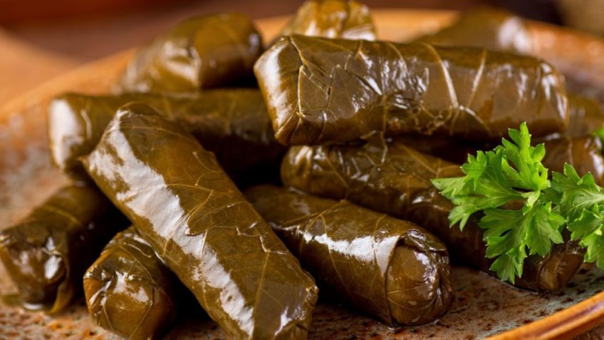 آموزش آشپزی؛ از دلمه با برگ ختمی و ساندویچ رست بیف خانگی تا دسر سوپانگل و پروفیترول در منزل+ تصاویر