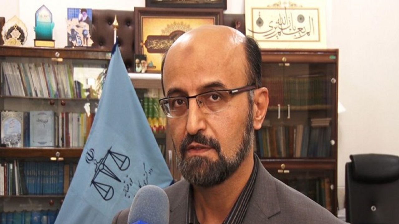 با فاسد و مفسد باید برخورد شود