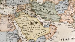 ارتقای روابط اقتصادی با همسایگان، بازدارندگی مقابل تحریم‌ها