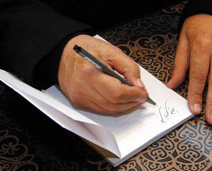هنرمندانی که کتاب‌ بی‌محتوا می‌نویسند/ چرا نویسندگان مخالف حضور بازیگران در عرصه ادبیات هستند؟