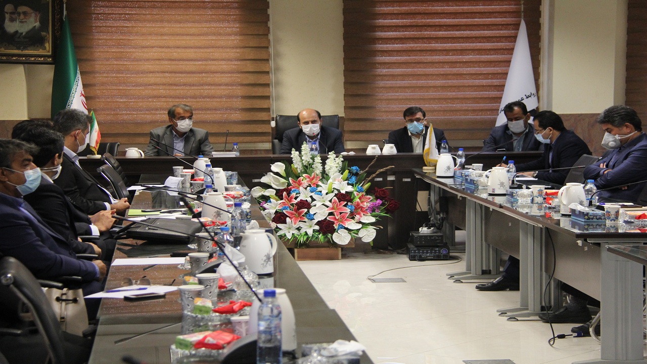 کشتی حامل خاک فسفات وارد بندر بوشهر می‌شود