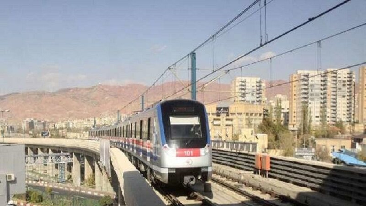 خدمات‌رسانی قطار شهری تبریز برای نمازگزاران