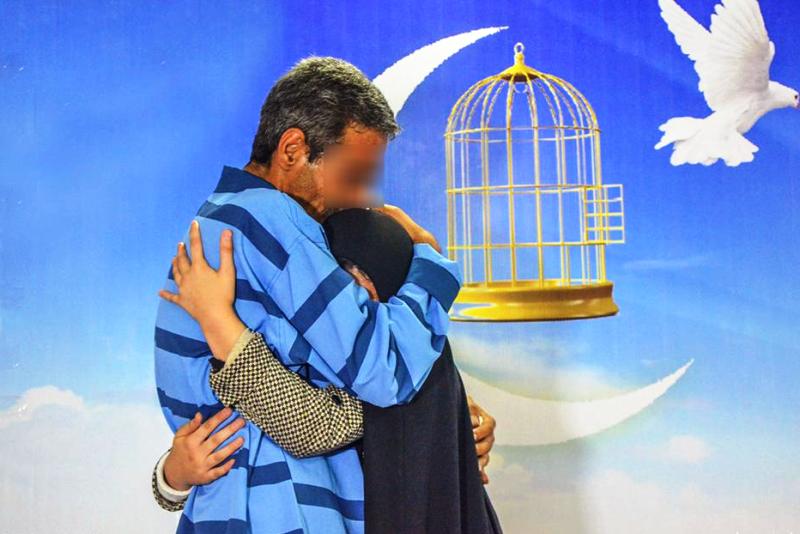 آزادی ۱۰ زندانی به همت دو خیر استان مرکزی / صدا و سیما مشوق  کمک به رهایی زندانیان