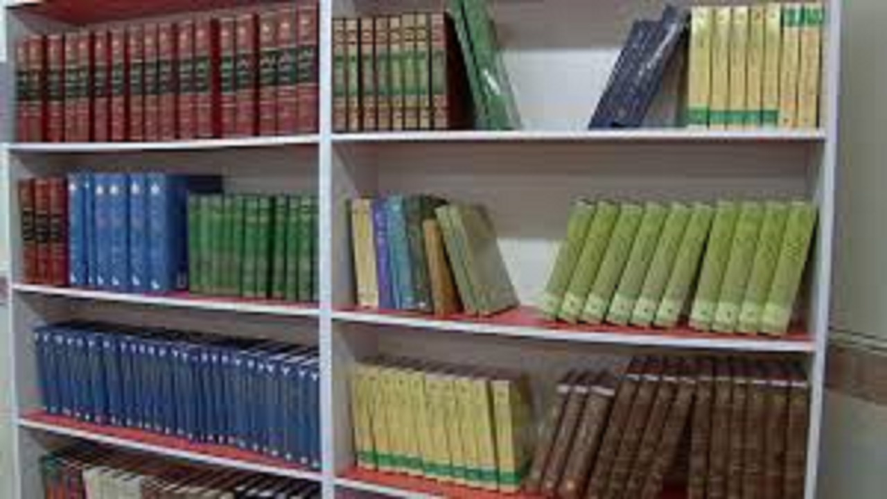 اهدای کتاب به کتابخانه‌های عمومی مراغه