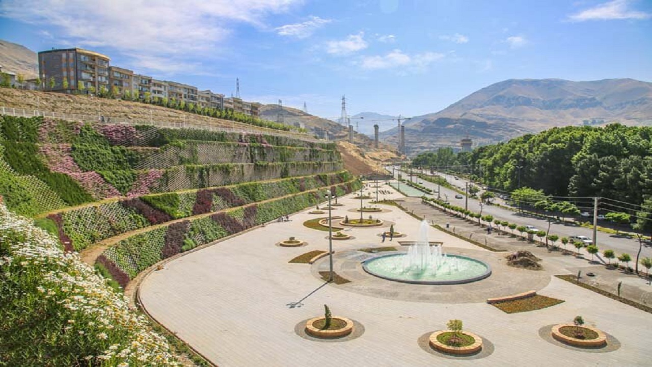 خودنمایی بلند‌ترین دیوار سبز خاورمیانه در کرج!