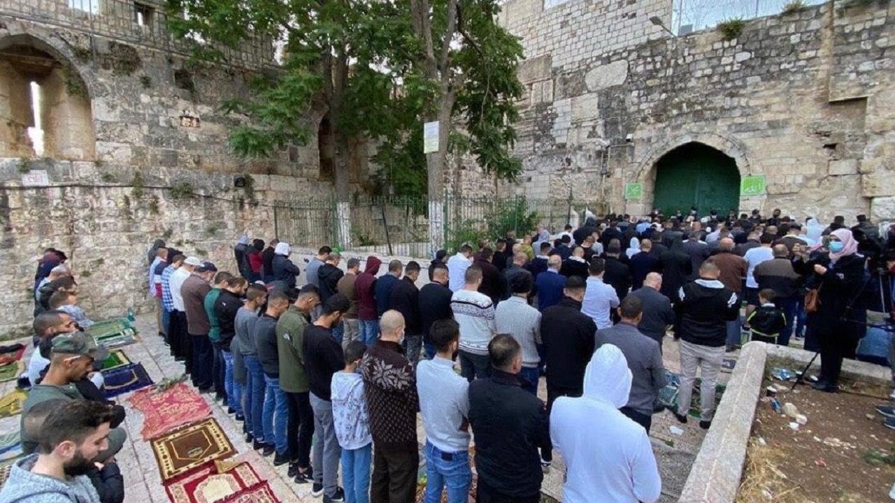 اشغالگران صهیونیست اقدام به ضرب و شتم نمازگزاران فلسطینی کردند