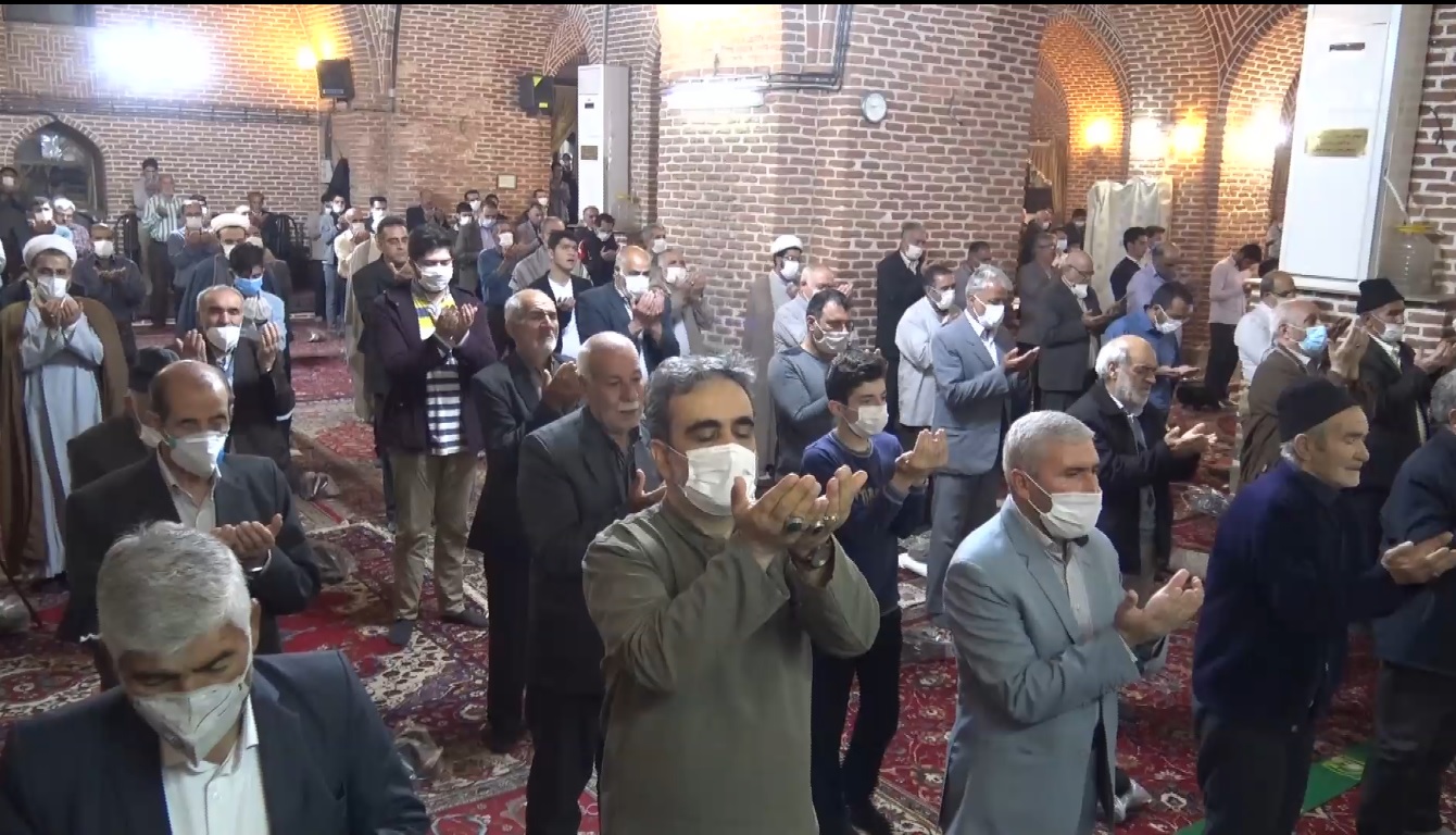یک ماه روزه داری و عبادت به درگاه پروردگار به سرآمد