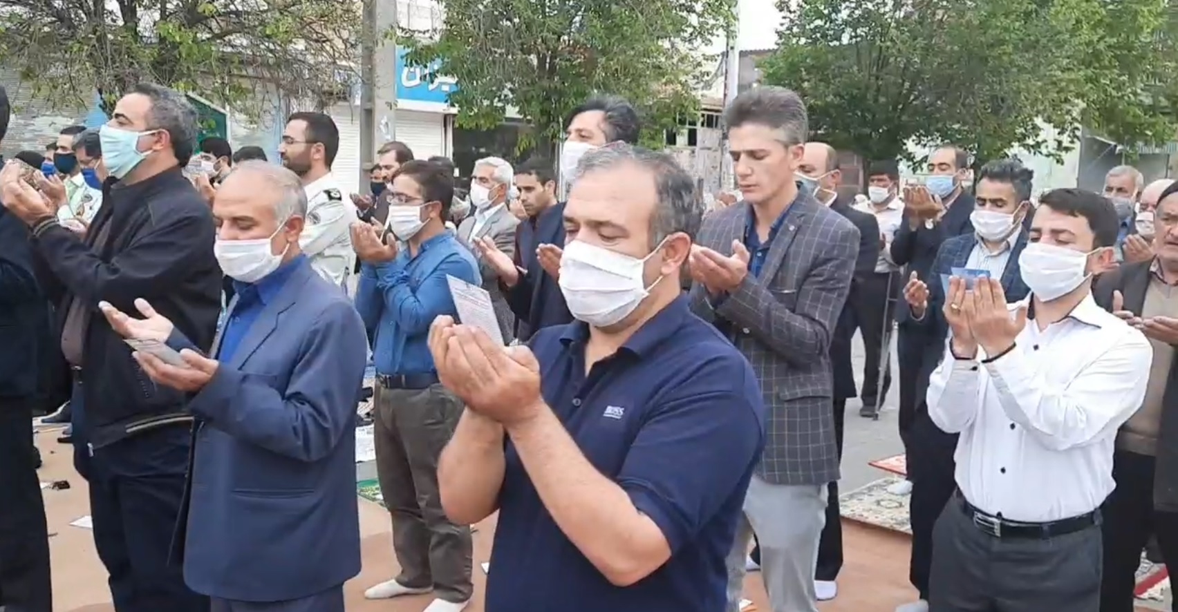 یک ماه روزه داری و عبادت به درگاه پروردگار به سرآمد