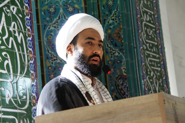 حرکت بر محور فرامین رهبر معظم انقلاب اسلامی  راه نجات کشور است