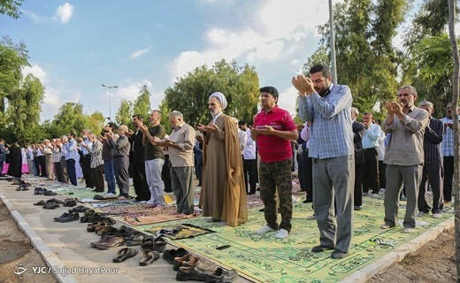نماز عید بندگی در قم برپا شد