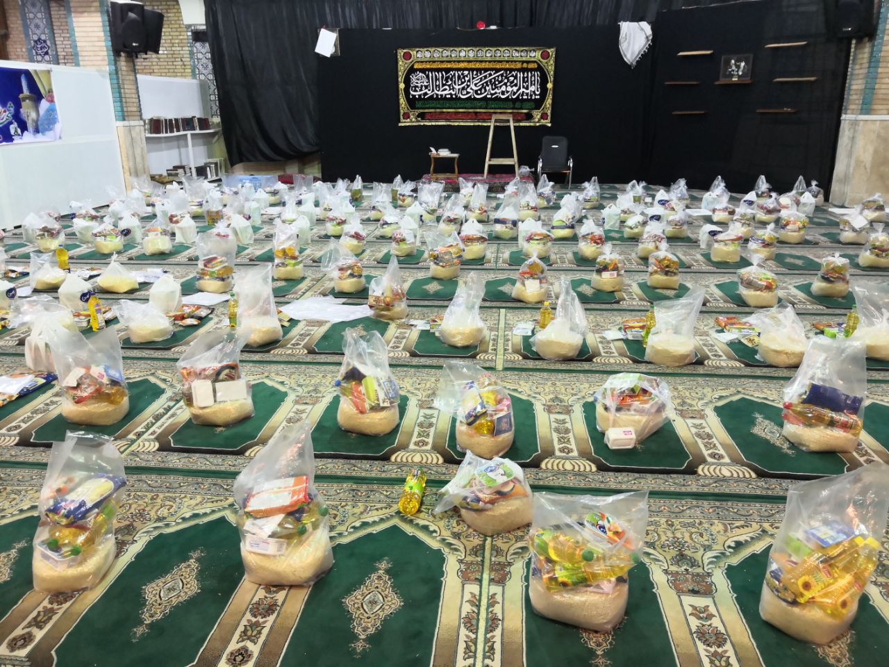 توزیع سه هزار بسته معیشتی در شهرستان آشتیان