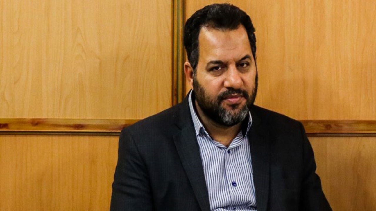رئیس مجلس باید با ایجاد سازوکاری باعث شود که نمایندگان به صورت کلان عمل کنند