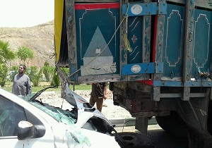 برخورد پژو ۲۰۶  با کامیون حادثه آفرید