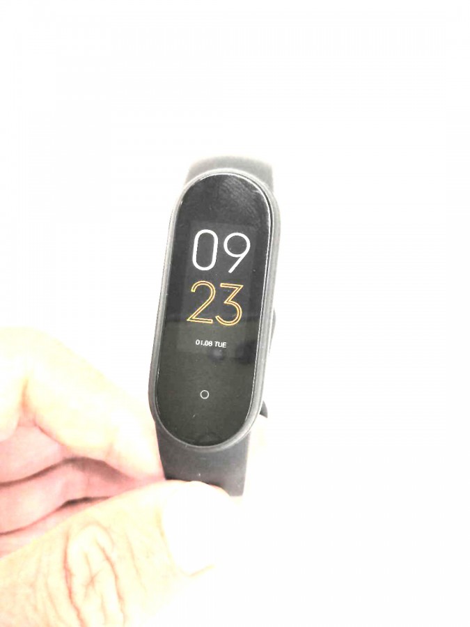 طراحی شارژر جدید برای Mi Band 5 شیائومی طراحی شارژر جدید برای Mi Band 5 شیائومی