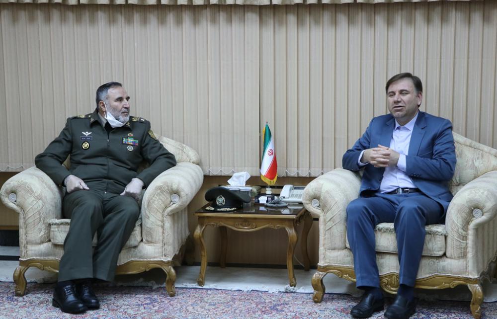 قدردانی فرمانده نیروی زمینی ارتش از نقش موثر استاندار گیلان در مبارزه با کرونا