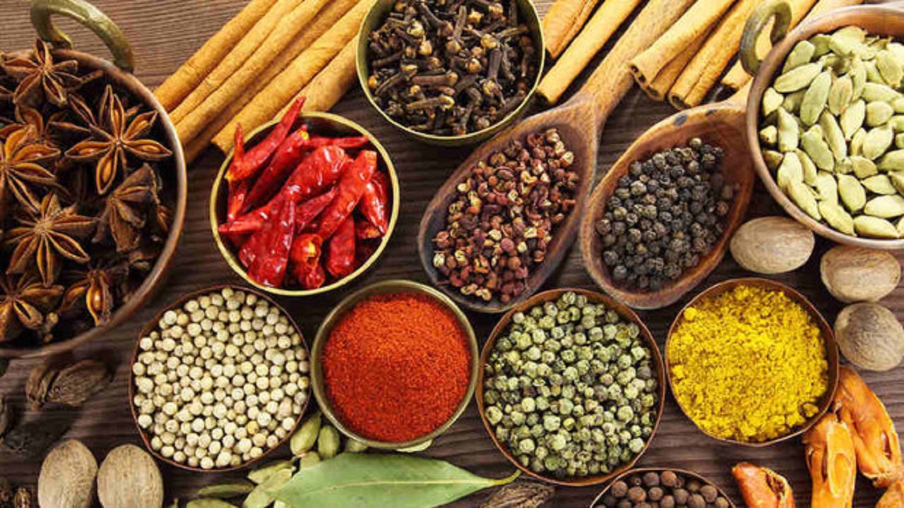 تاثیر افزودن ادویه‌ها به وعده غذایی در کاهش التهاب