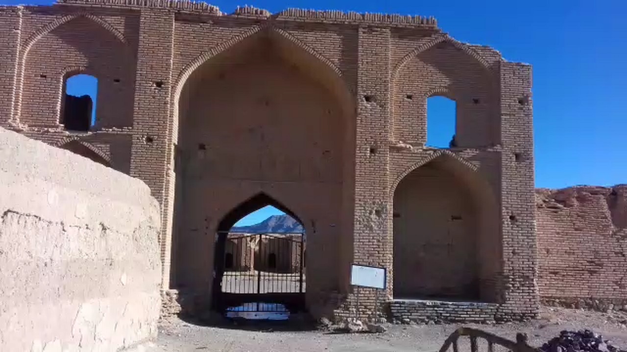 گرد فراموشی بر چهره کاروانسرای شاه عباسی نشست + فیلم