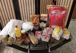 اهداء سبد کالا به ۴۰ حافظ روشندل استان کردستان