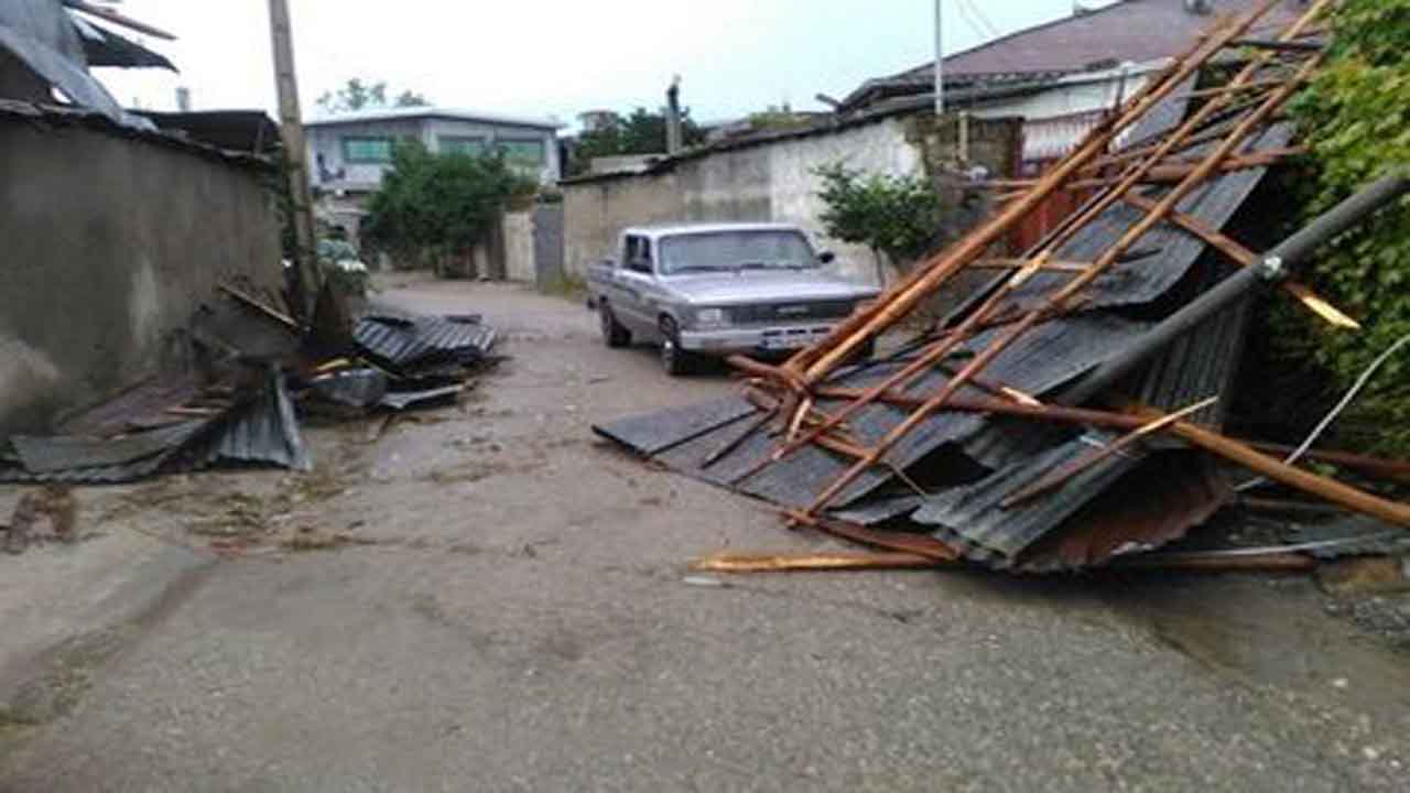 ۳۵۳ خانه در مازندران بر اثر تندباد آسیب دید