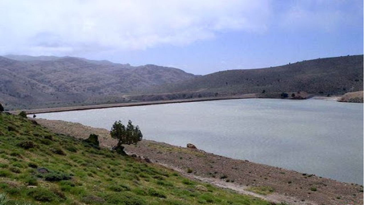 اجرای عملیات احداث کانال بتنی انتقال آب در اراضی کشاورزی شهرستان آرادان