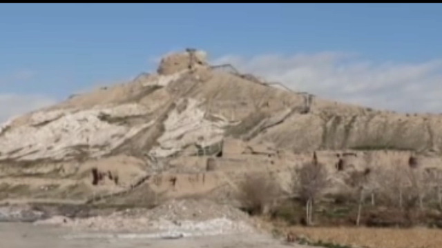 قلعه تاریخی اشکانیان پاتوق معتادان متجاهر شده است + فیلم