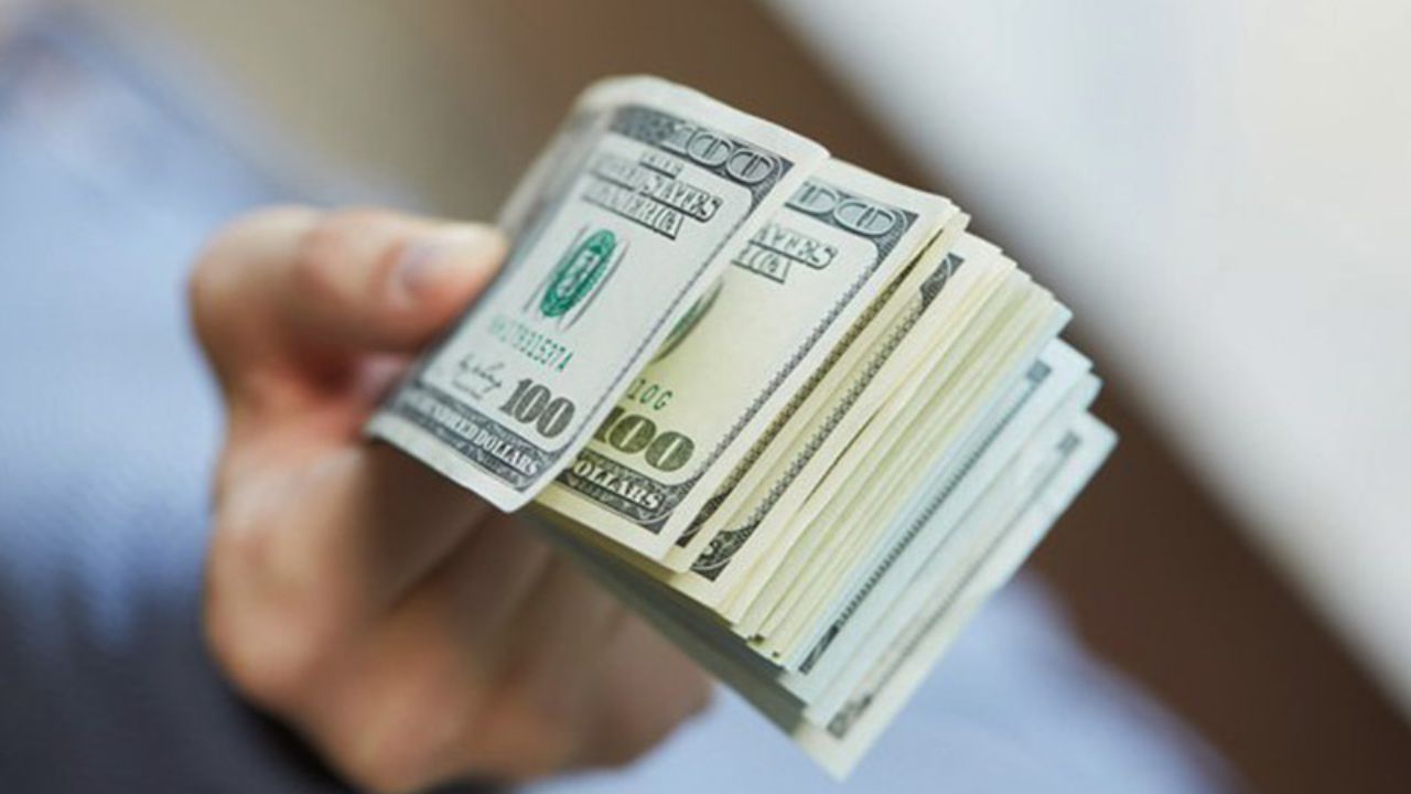 نرخ ارز آزاد در ۸ خرداد ۹۹؛ قیمت دلار و یورو ۱۰۰ تومان کاهش یافت