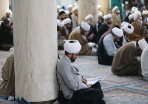 چرا دروس مراجع تقلید برگزار نمی‌شود؟