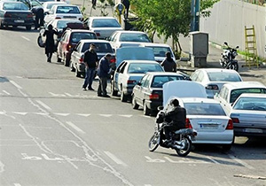 در جست و جوی ۲ متر جای پارک / معضلی که منجر به خالی شدن جیب رانندگان می‌شود + فیلم