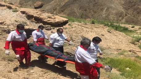 انتقال پیکر فرد سقوط کرده در عمق ۵۰۰ متری به بالا