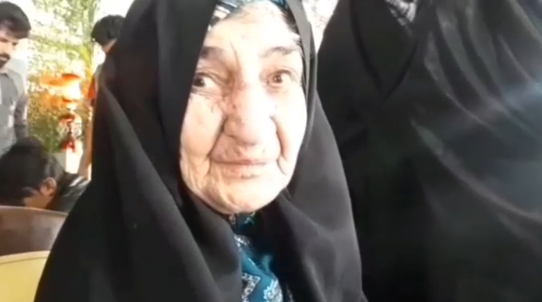 ناراحتی مادر یکی از شهدا از شهادت حاج قاسم