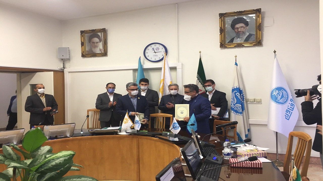 تفاهم نامه همکاری بین پارک علم و فناوری دانشگاه تهران و بنیاد ملی توسعه فناوری