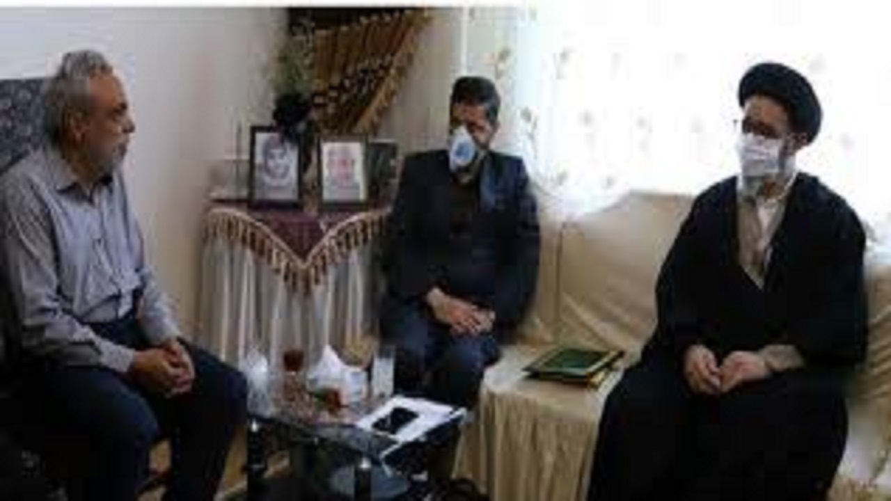دیدارامام جمعه تبریز با خانواده مبینا مولای کوچه باغ