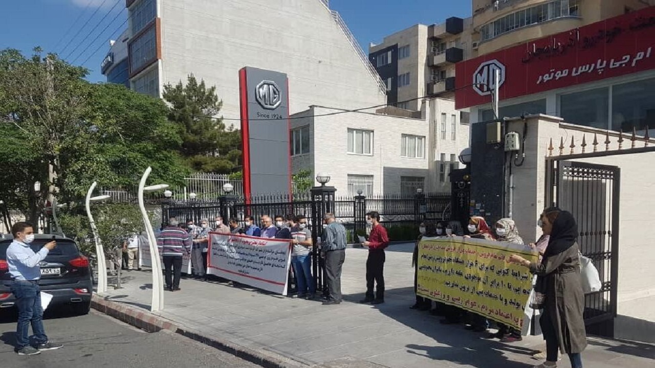ثبت نام کنندگان خودروی ام. جی در تبریز احقاق حقوق خود را خواستار شدند