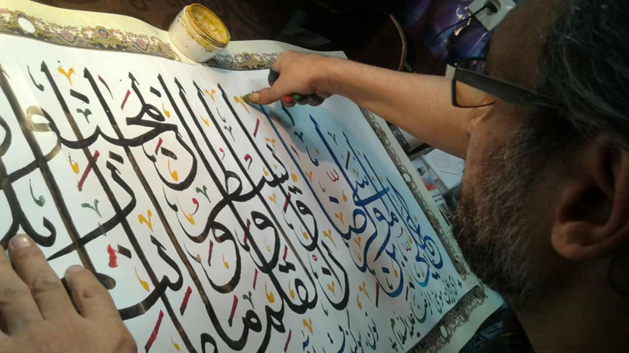 هنرنمایی ناخن‌های خوشنویس فارسی، به مناسبت روز قلم و میلاد امام رضا (ع) + تصاویر