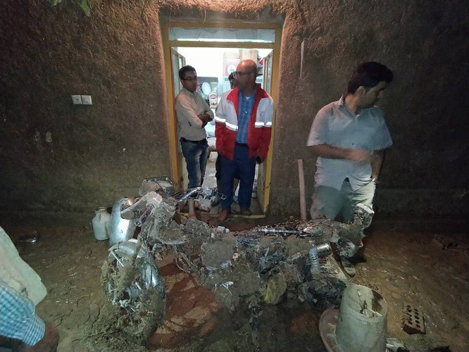 بارش ناگهانی و آبگرفتگی منازل در گلزار