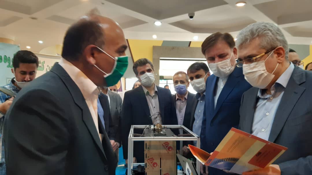 بازدید معاون علمی و فناوری رئیس جمهور  از نمایشگاه دستاورد‌ها و محصولات فناورانه دانشگاه گیلان