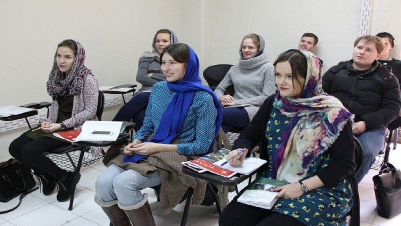 بررسی ابعاد آموزش آنلاین زبان فارسی به دانشجویان غیر ایرانی