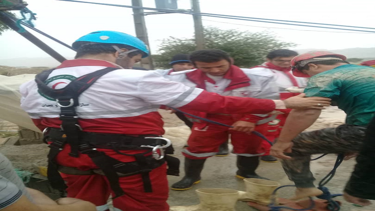 نجات جان جوان گرفتار شده در چاه