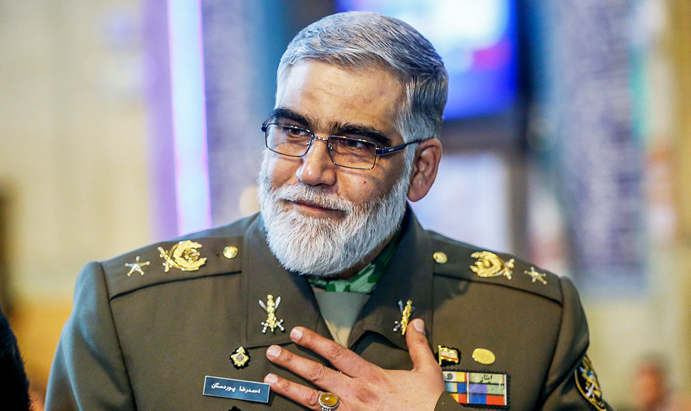 دیدار امیر سرتیپ پوردستان با خانواده شهید ناوچه کنارک در پاکدشت