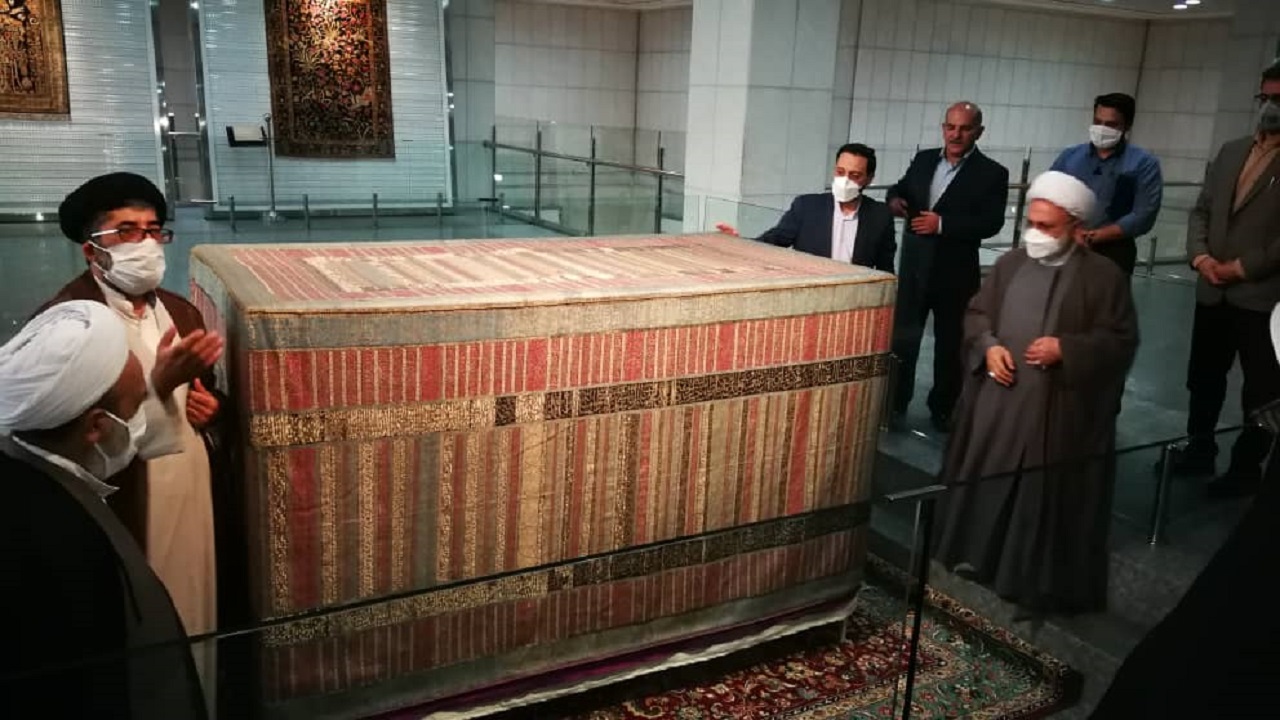 رونمایی از قدیمی‌ترین صندوق‌پوش مرقد مطهر رضوی