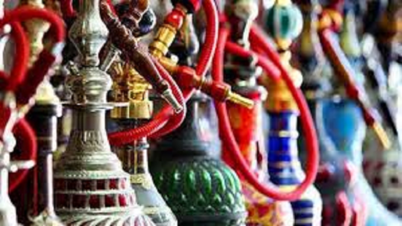 وقتی غم کرونا را با آتش قلیان دود می‌کنی