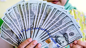 وضعیت دلار در دوره‌های مختلف ریاست جمهوری ایران + فیلم